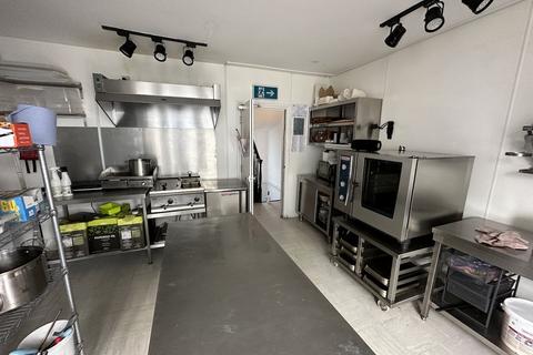 Retail property (high street) to rent - Brighton BN1