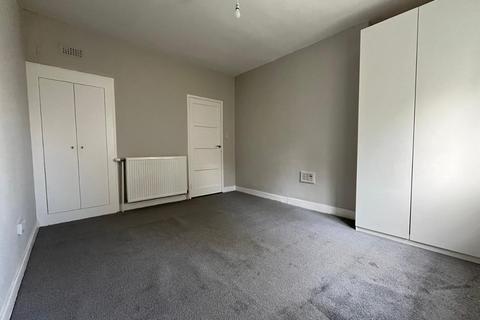3 bedroom flat to rent, Windhill Crescent, Mansewood, Glasgow, G43