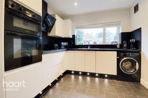 3 bedroom detached house for sale - Richmond Crescent, Harwich