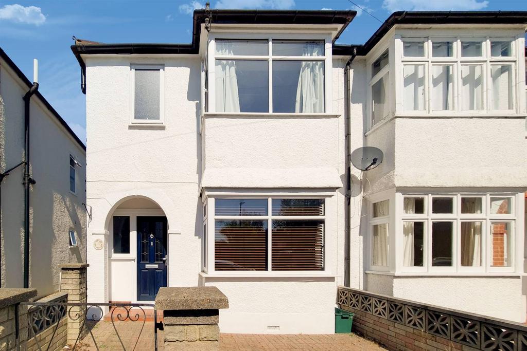 Bourne Road, Bromley, BR2 3 bed end of terrace house to rent £2,800 pcm (£646 pw)