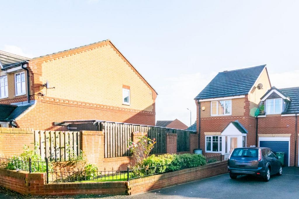 Burghley Mews, Leeds 3 bed semidetached house for sale £215,000