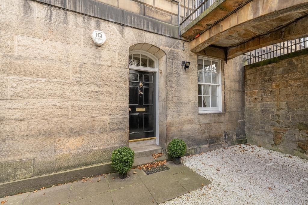 Randolph Crescent, West End, Edinburgh, EH3 3 bed flat to rent £2,500