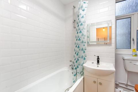 1 bedroom flat to rent - Churchill Place, Harrow, HA1