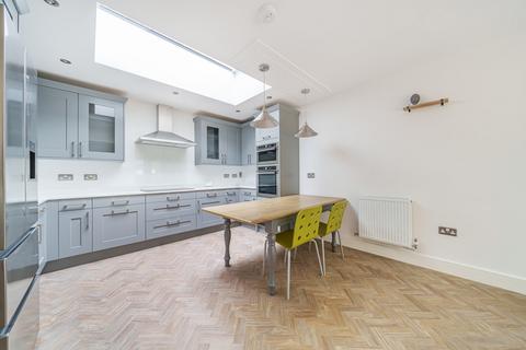 8e Springfield Road, Kingston Upon Thames, KT1 2SA