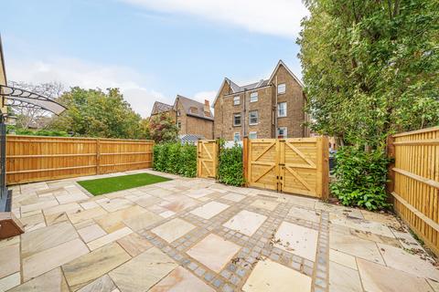8e Springfield Road, Kingston Upon Thames, KT1 2SA