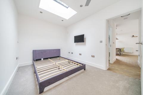 8e Springfield Road, Kingston Upon Thames, KT1 2SA