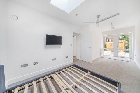 8e Springfield Road, Kingston Upon Thames, KT1 2SA