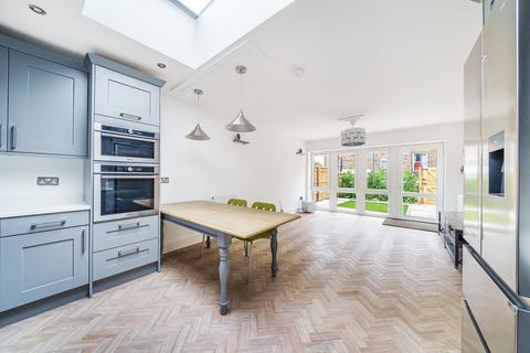 8e Springfield Road, Kingston Upon Thames, KT1 2SA