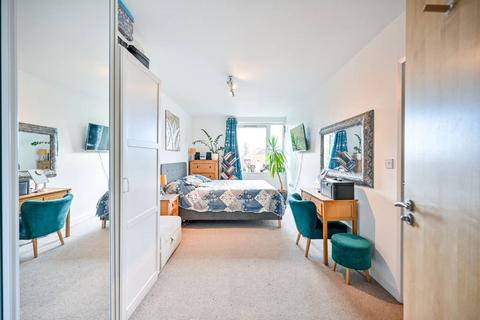 3 bedroom flat for sale, Union Lane, Isleworth, TW7