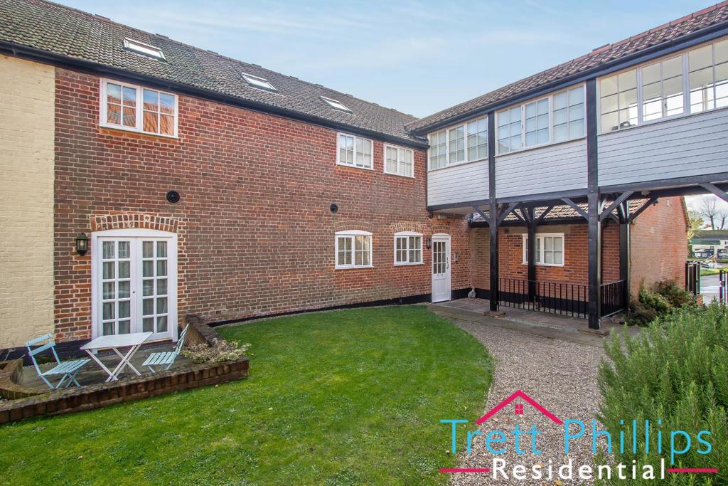 The Staithe, Stalham, Norwich, Norfolk, NR12 9FE 2 bed apartment to rent £700 pcm (£162 pw)