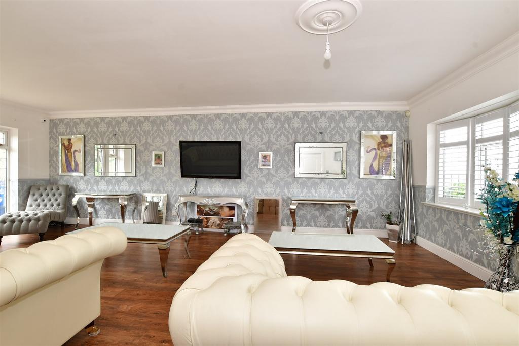 Glenwood Drive, Minster On Sea, Sheerness, Kent 5 bed detached house