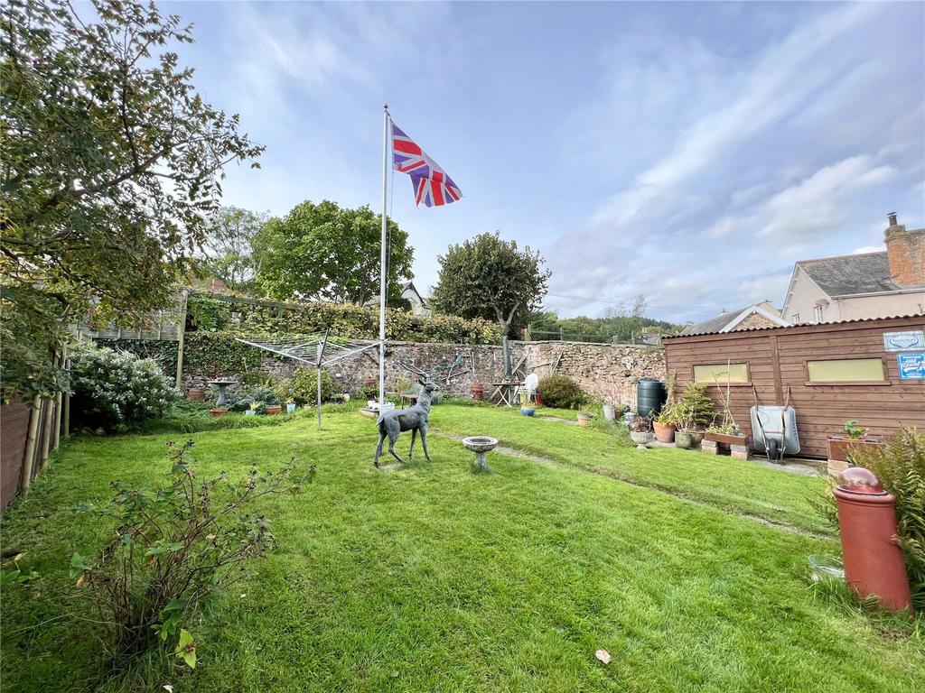 Manor Road, Minehead, Somerset, TA24 3 bed terraced house for sale £