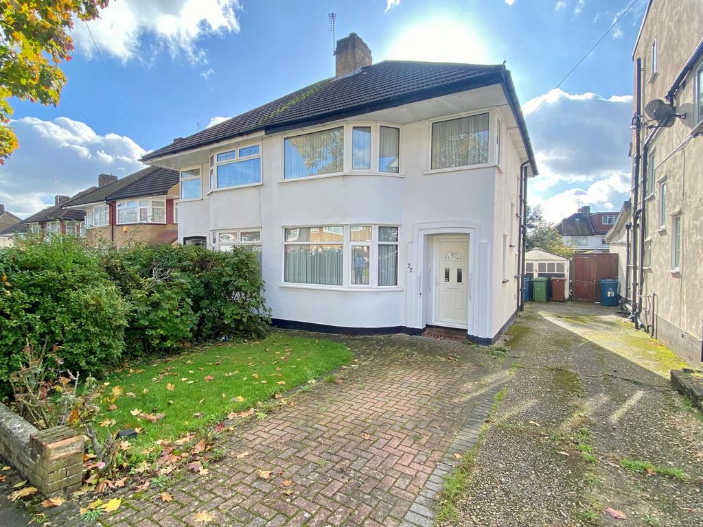 Hermitage Way, Stanmore, HA7 3 bed semidetached house for sale £525,000
