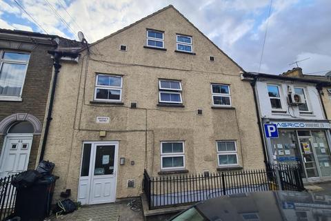 1 bedroom flat for sale - Luton Road, Chatham, ME4