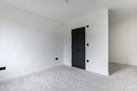 2 bedroom flat for sale - Long Drive, Greenford UB6