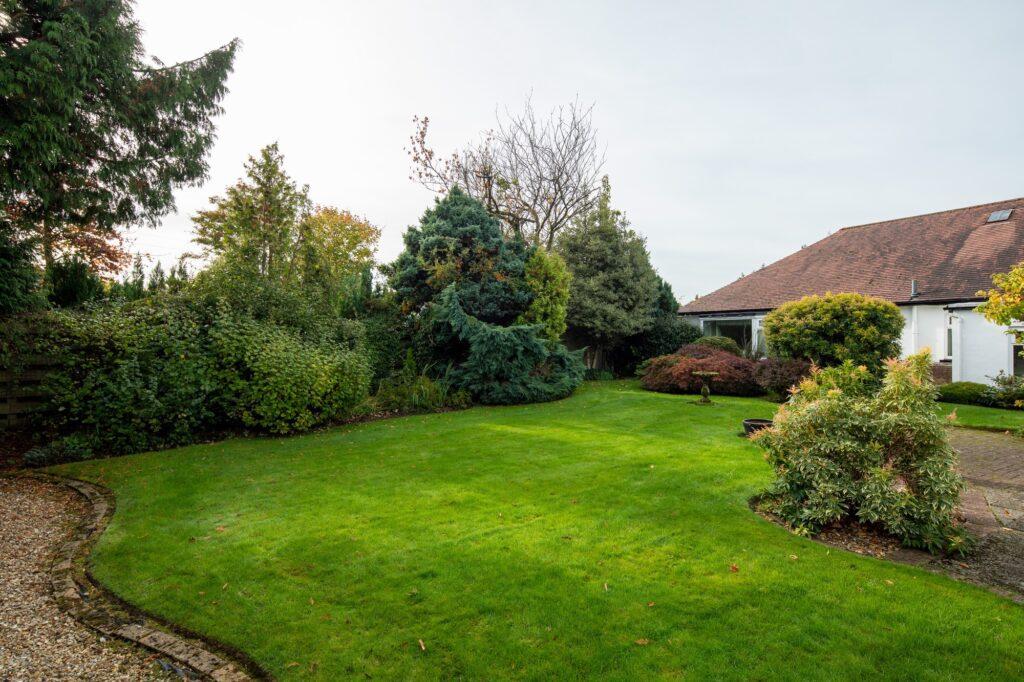 Broompark Drive, Newton Mearns 3 bed detached bungalow for sale £489,000