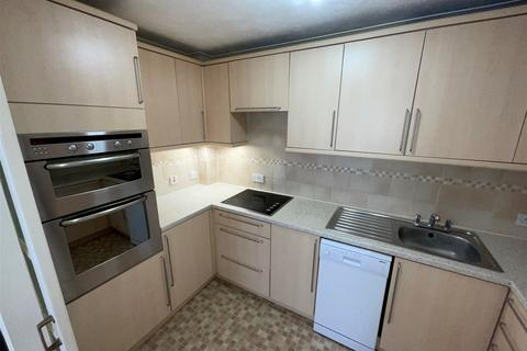 2 bedroom flat for sale, Middle Row, Faversham, Kent