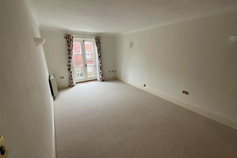 2 bedroom flat for sale, Middle Row, Faversham, Kent