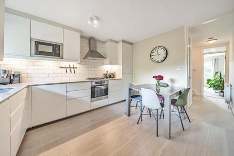 60 Turenne Close, London, SW18 1JW