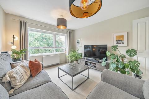 60 Turenne Close, London, SW18 1JW