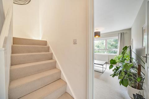 60 Turenne Close, London, SW18 1JW