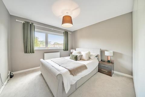 60 Turenne Close, London, SW18 1JW