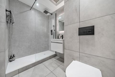 60 Turenne Close, London, SW18 1JW