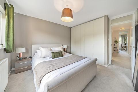 60 Turenne Close, London, SW18 1JW