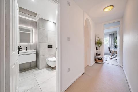 60 Turenne Close, London, SW18 1JW