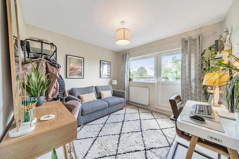 60 Turenne Close, London, SW18 1JW