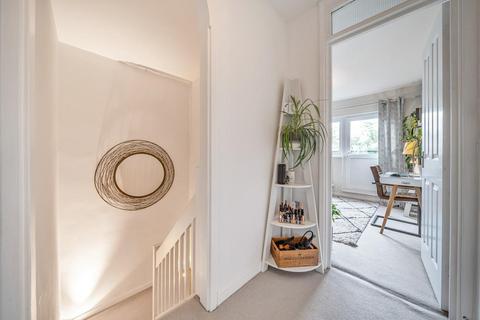 60 Turenne Close, London, SW18 1JW