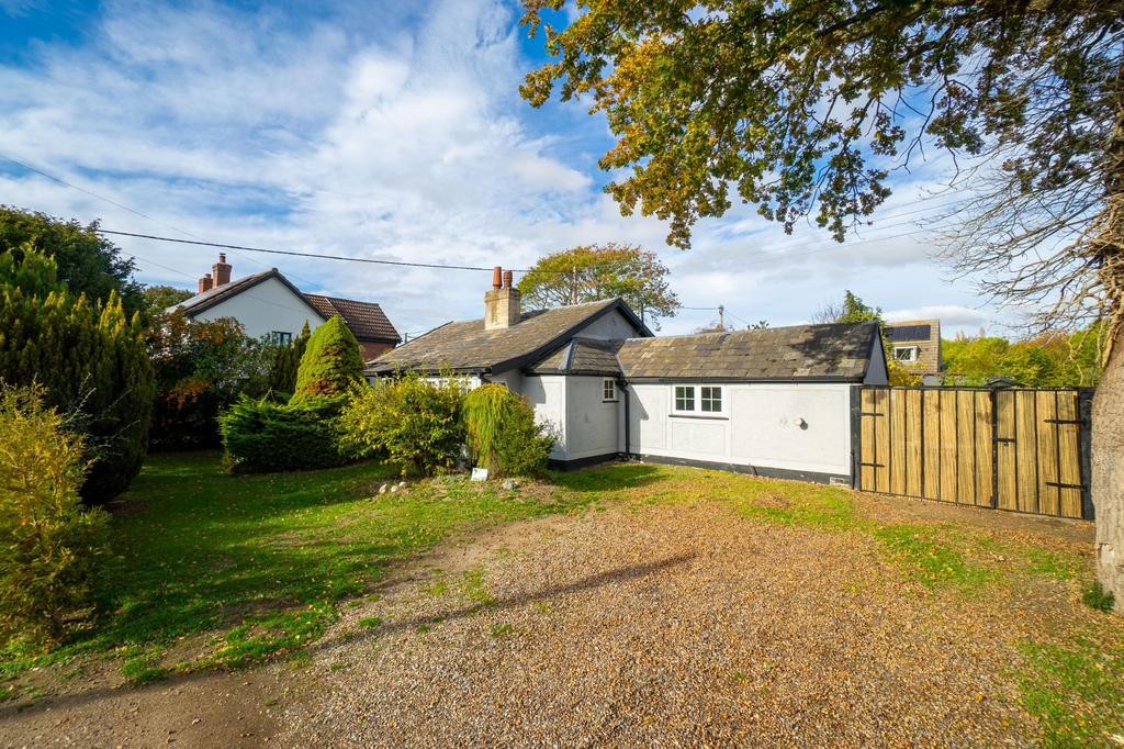 Black Mill Lane, Great Moulton, Norwich 2 bed detached bungalow for