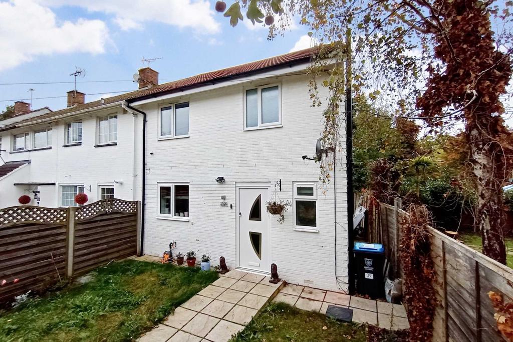 End Close, Hemel Hempstead 2 bed house for sale £344,995