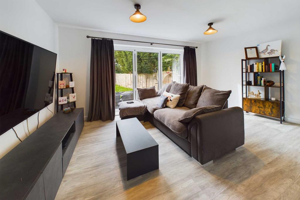End Close, Hemel Hempstead 2 bed house for sale £344,995
