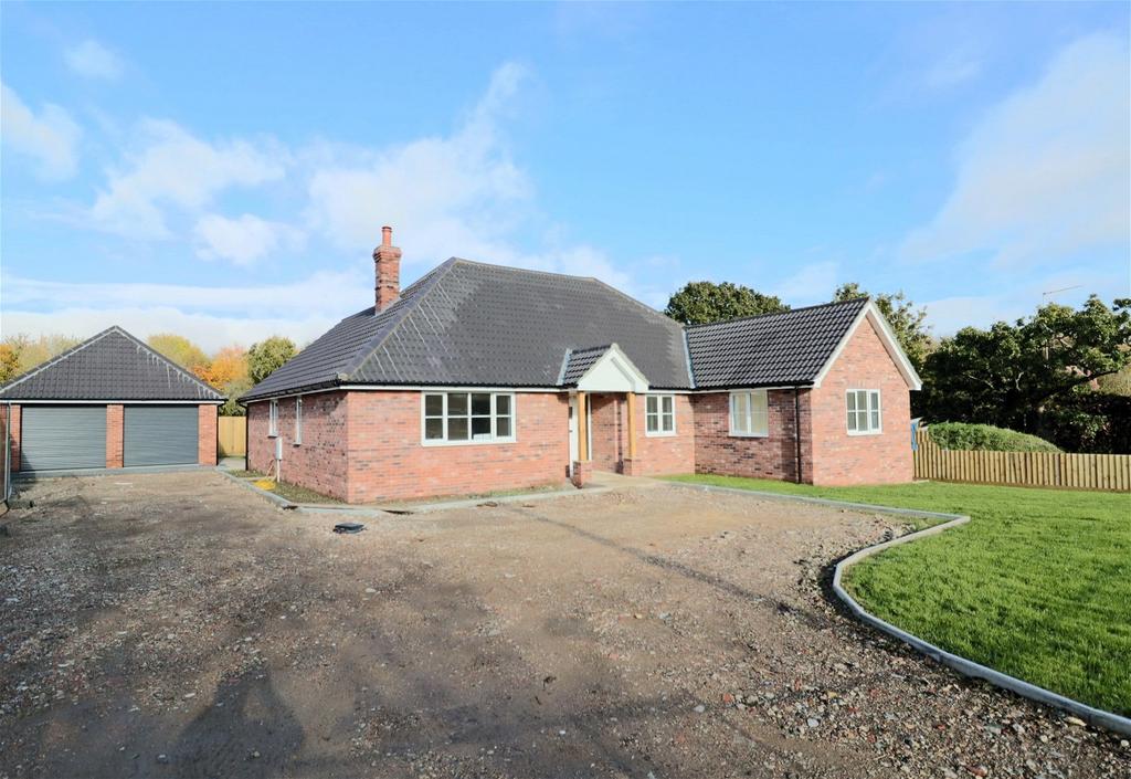 Blackmill Lane,Great Moulton,Norwich,NR15 2DZ 4 bed detached bungalow