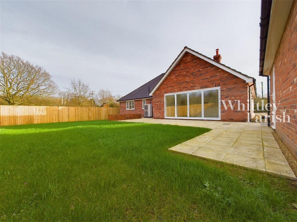 Blackmill Lane,Great Moulton,Norwich,NR15 2DZ 4 bed detached bungalow