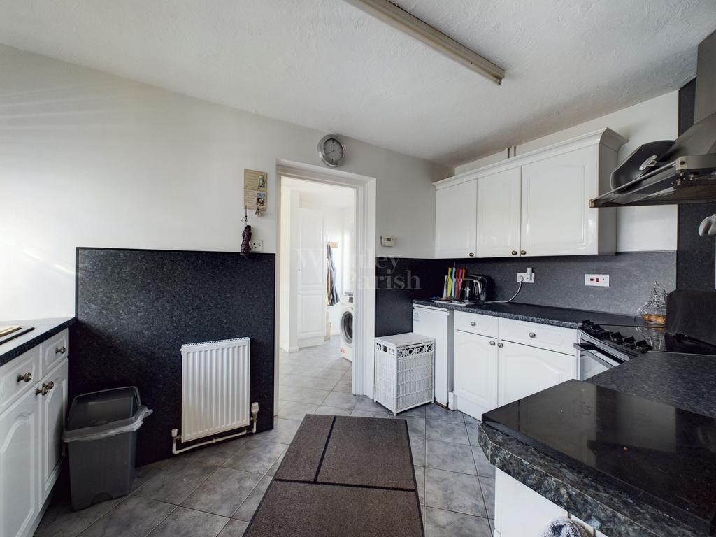 Ipswich Road,Long Stratton,Norwich,NR15 2XB 4 bed detached bungalow for