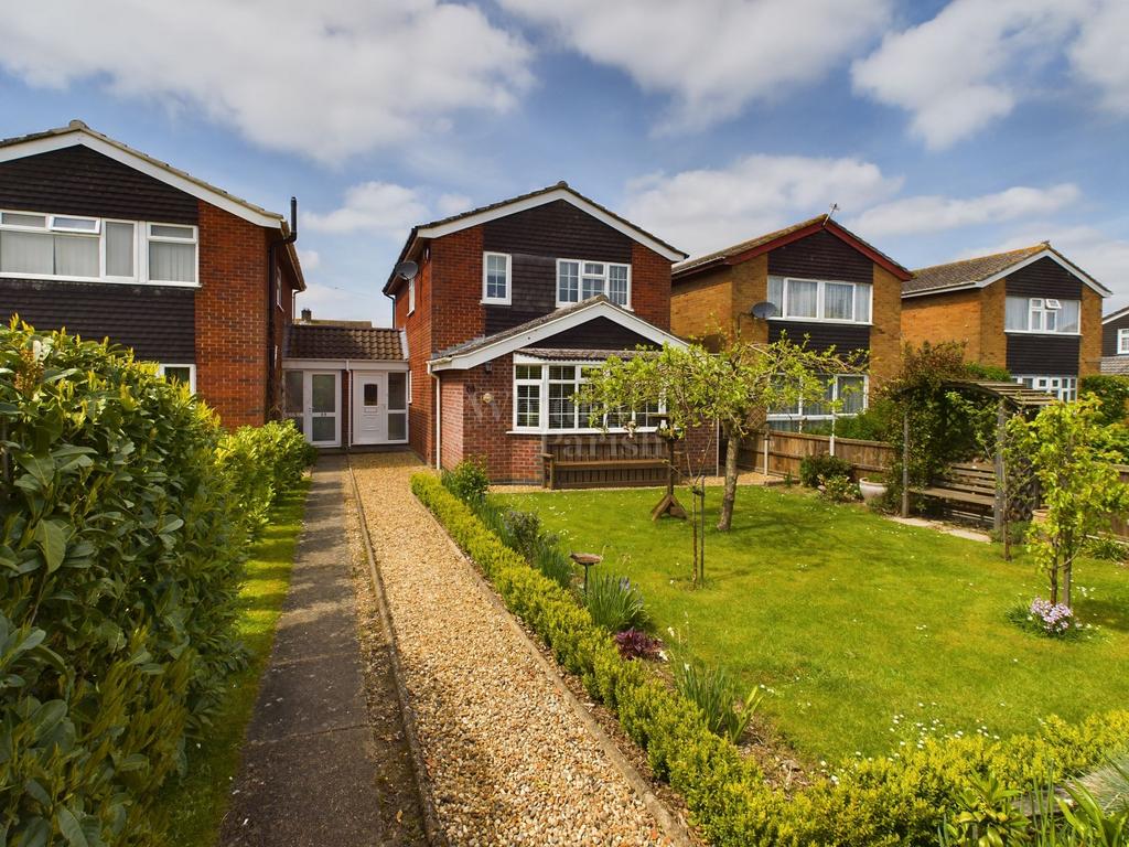 Norwich Road, Long Stratton, Norwich 3 bed detached house for sale £