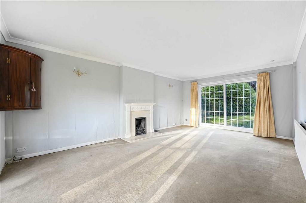 Taleworth Close, Ashtead 4 bed detached house £790,000