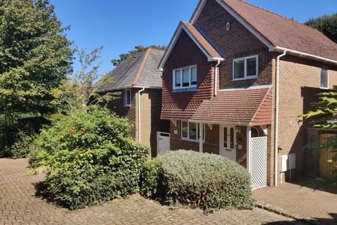 3 bedroom detached house to rent, Garden Mews, Eastbourne