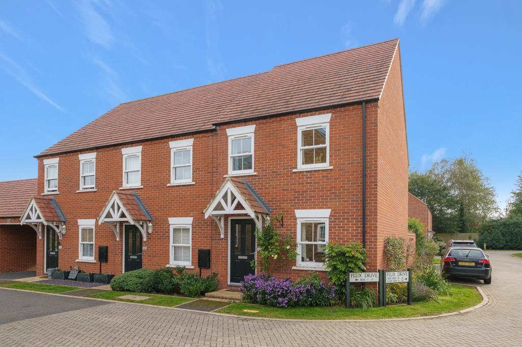 Banbury, Oxfordshire, OX15 2 bed end of terrace house for sale £142,000