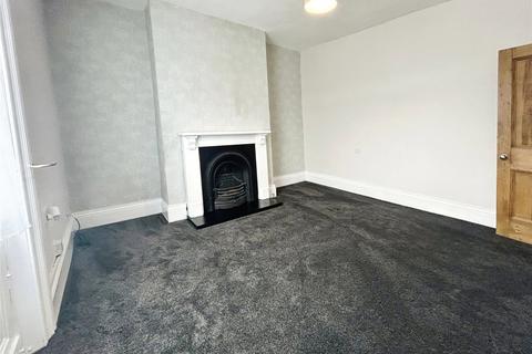 3 bedroom end of terrace house for sale, New Hey Road, Outlane, Huddersfield, HD3