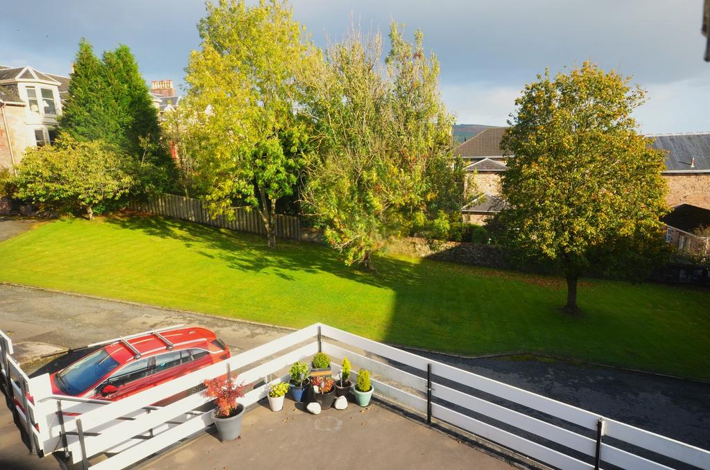 Lomond Court, Helensburgh, Argyll and Bute, G84 7PY 2 bed apartment for