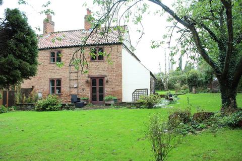 4 bedroom cottage for sale, Watnall, Nottingham, Nottinghamshire. NG16 1JA