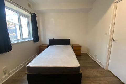 Studio to rent, Spacious Self-Contained Studio - Clarence Mews, Hackney , E5