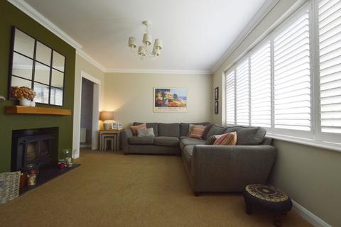 4 bedroom semi-detached house for sale - Maplin Way, Thorpe Bay, SS1