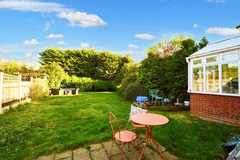 4 bedroom semi-detached house for sale - Maplin Way, Thorpe Bay, SS1