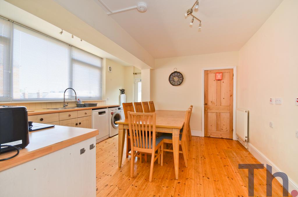 Kitchen &amp; Breakfast Area.JPG