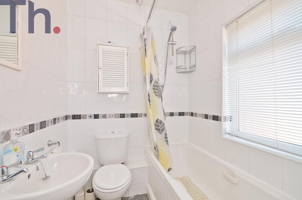 Family Bathroom.JPG