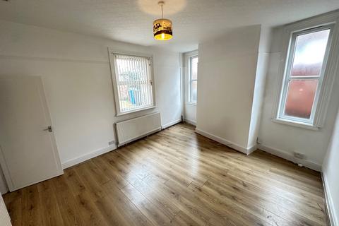 3 bedroom terraced house to rent, Mayfield Grove, Manchester, M18